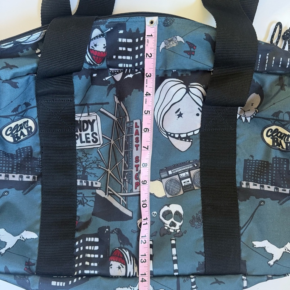 Rare Eastpak "Clam Bar" Skull & City Print Medium Duffel Bag Goth Retro Skeleton - Picture 7 of 10